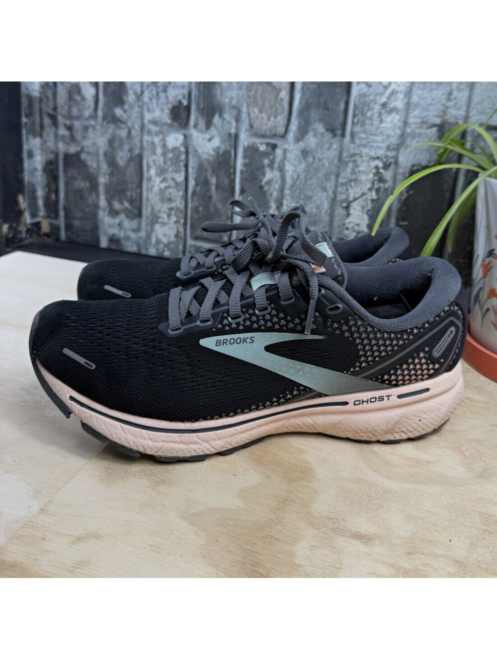 Brooks Ghost Men's Black/Gray Low Top Lace-Up Athletic Running Sneaker 2021
